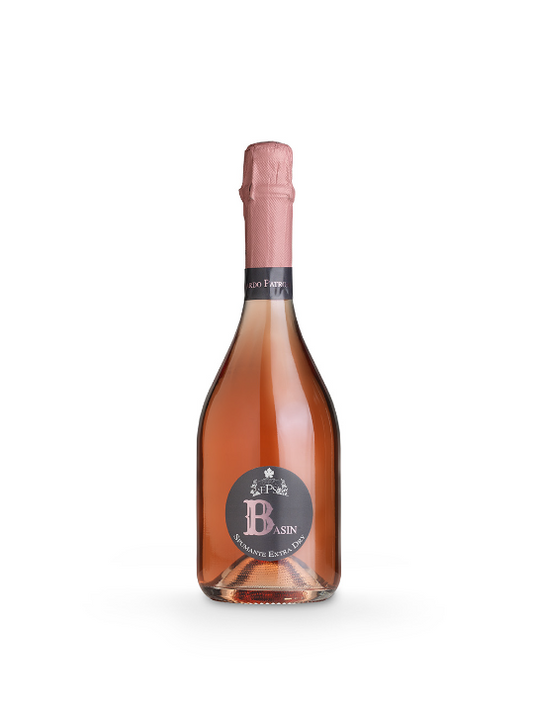Flasche Basin, Rosé-Schaumwein Extra Dry von Edoardo Patrone, frontal auf weißem Hintergrund.